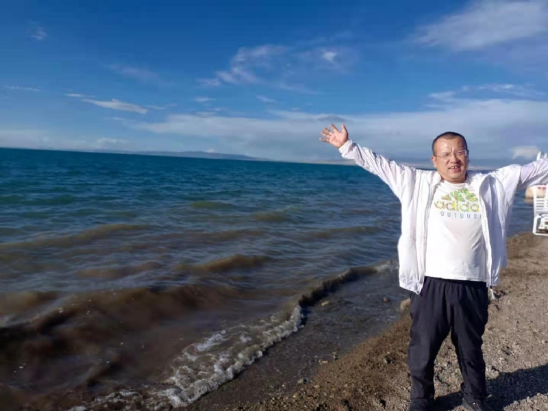 蜜蜂的第一张照片--包头相亲服务中心