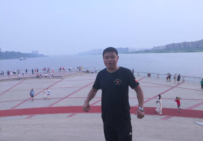 曾经心疼的我的第一张照片--包头相亲服务中心