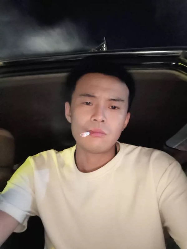 爱睡觉的土拨鼠的第一张照片--包头相亲服务中心