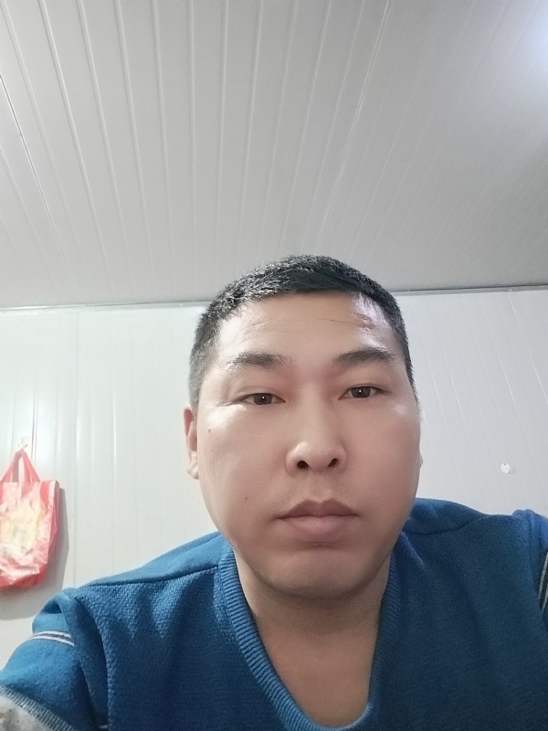 开着拖拉机去兜风的第一张照片--包头相亲服务中心