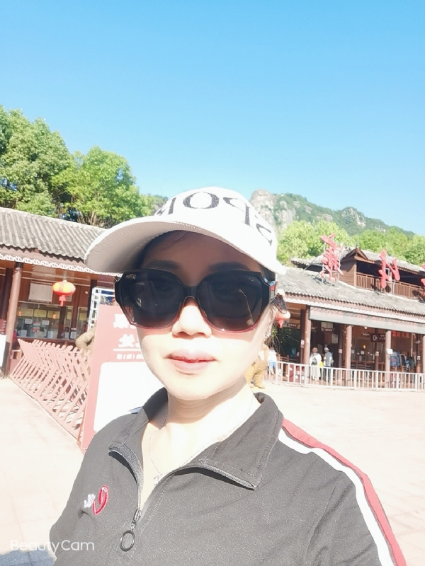 山百合的第一张照片--包头相亲服务中心