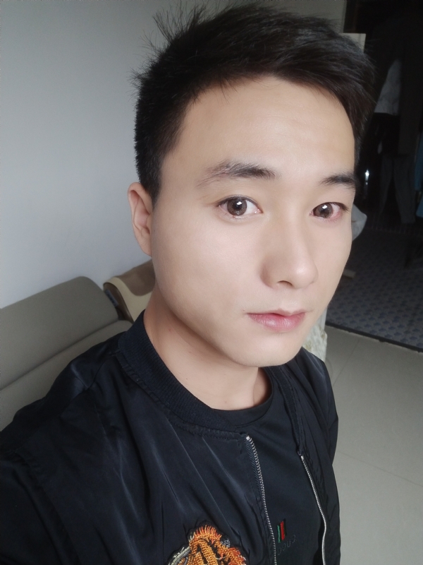 何凡的第三张照片--包头相亲服务中心