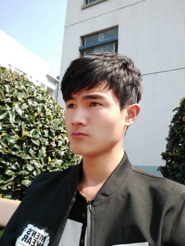 阳光男孩的第四张照片--包头相亲服务中心