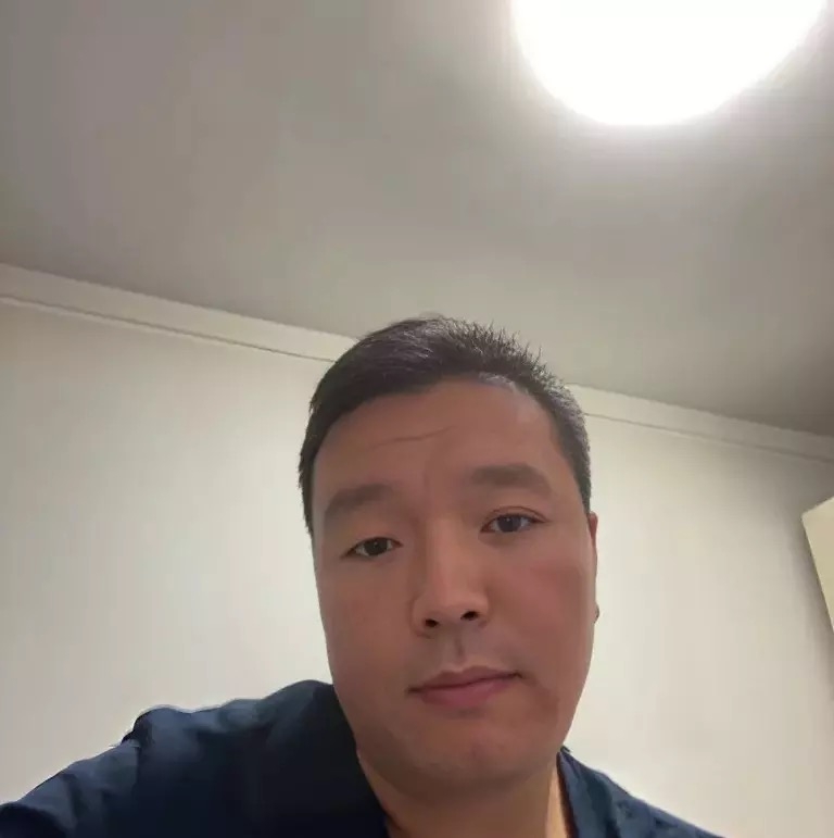 穿唐装的松鼠的第一张照片--包头相亲服务中心