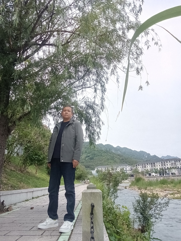 飞雪飘零的第一张照片--包头相亲服务中心