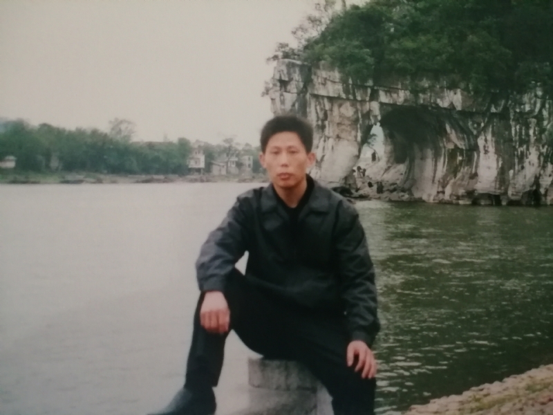 庸人自扰的第一张照片--包头相亲服务中心