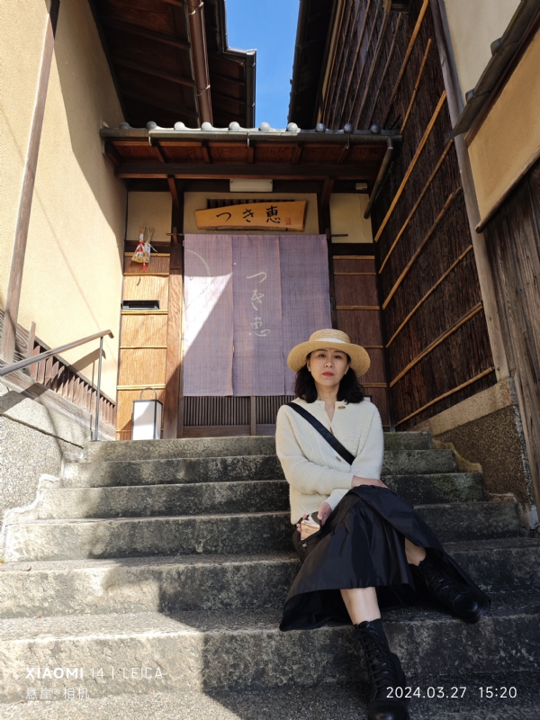 踱着方步的猫小姐的第一张照片--包头相亲服务中心