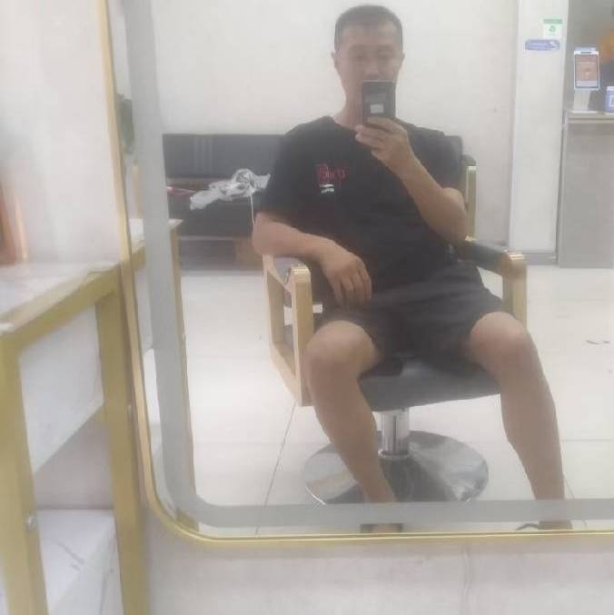 闫杰的第一张照片--包头相亲服务中心