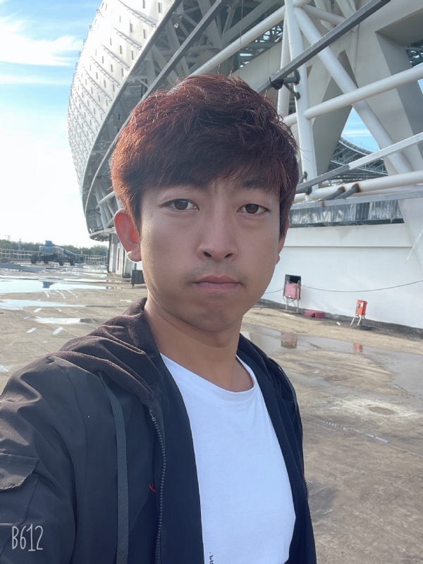 绅士大男孩的第一张照片--包头相亲服务中心