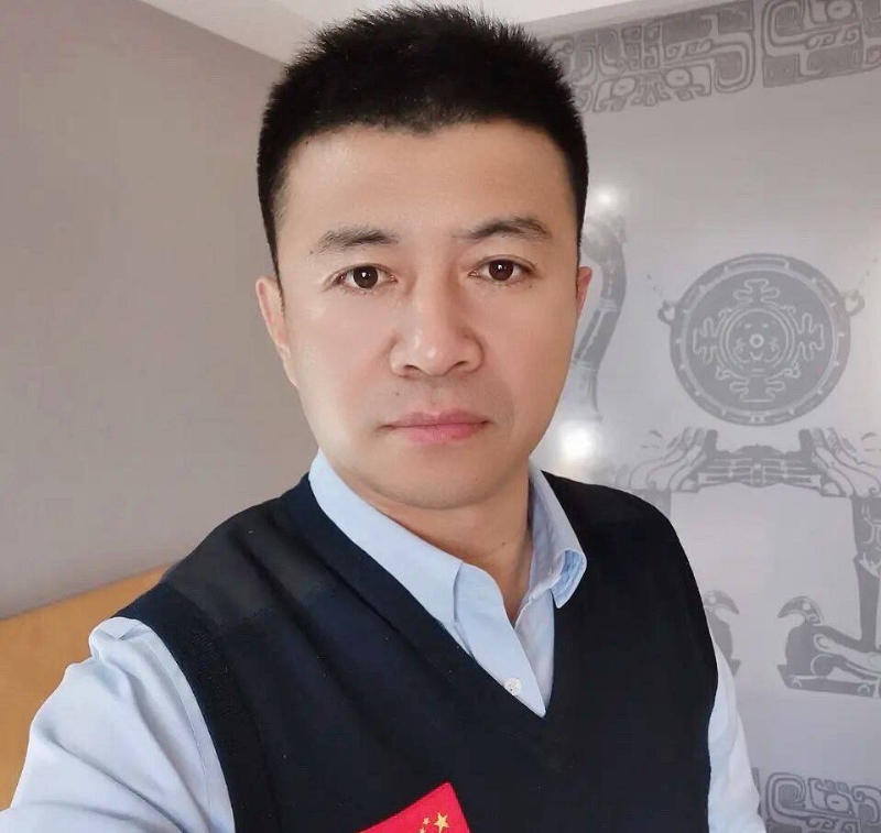 生在红旗下的第一张照片--包头相亲服务中心