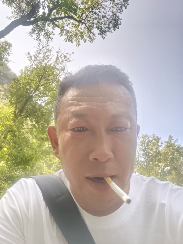 中年大叔的第一张照片--包头相亲服务中心