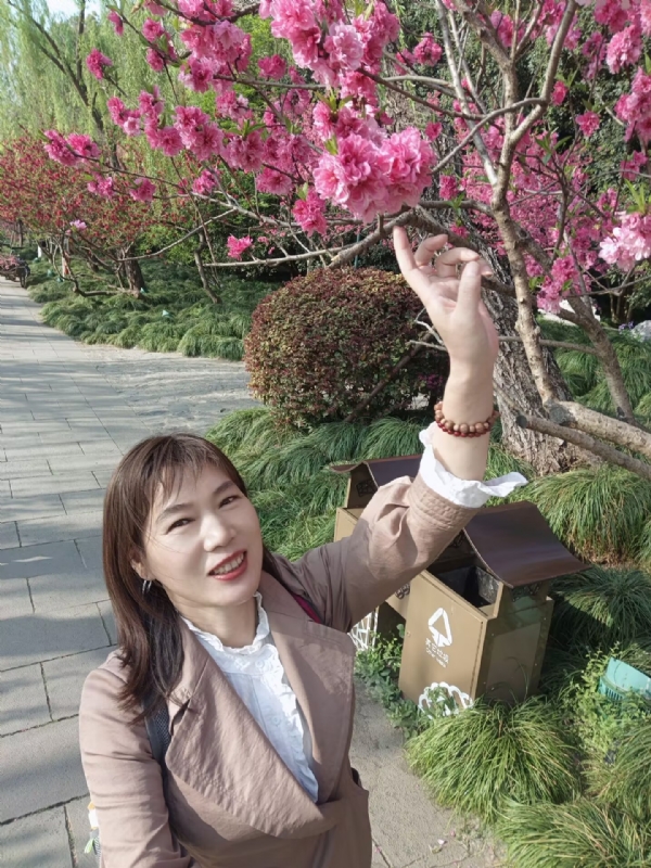 丽娜的第四张照片--包头相亲服务中心